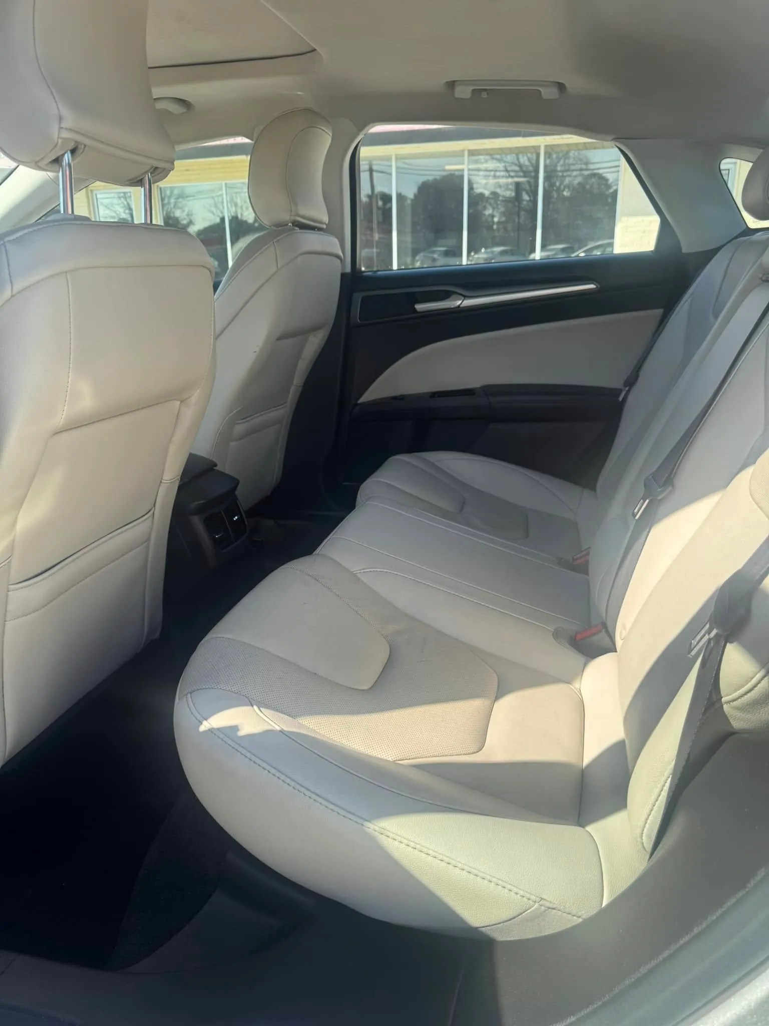 
								2017 Ford Fusion Titanium EcoBoost full									